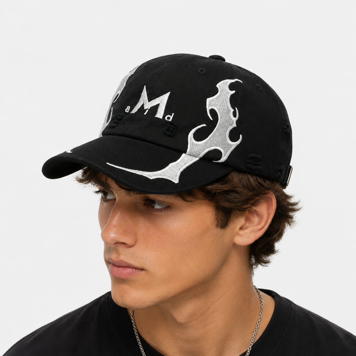 Couvre-Chef Broderie De Flammes Noir Et Blanc