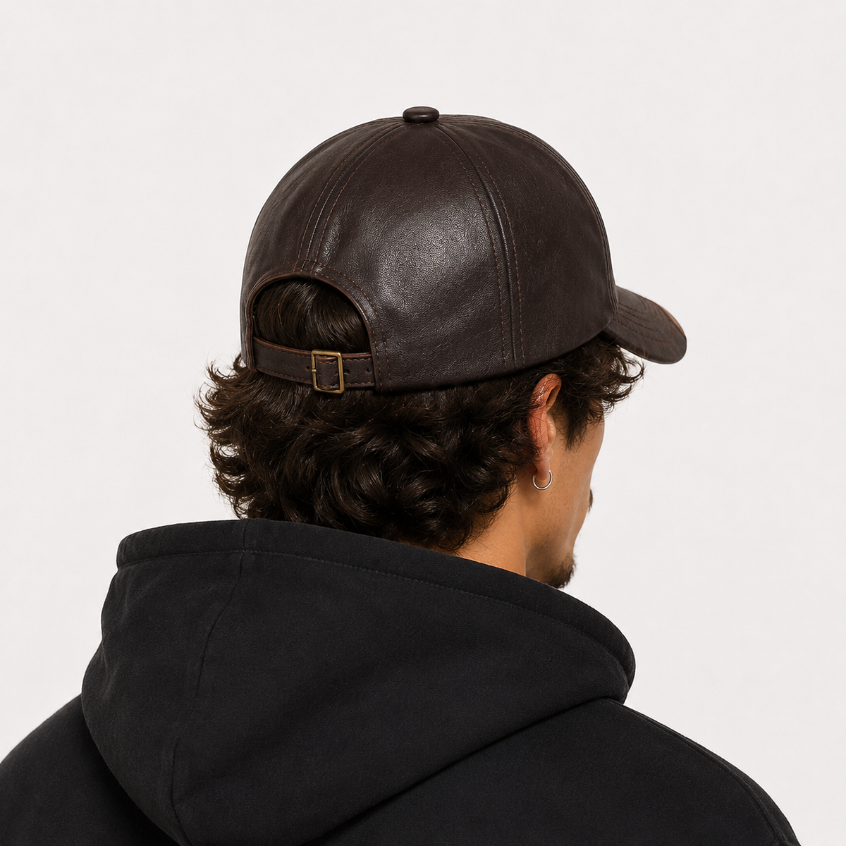 Casquette de baseball réglable en similicuir marron foncé à écusson