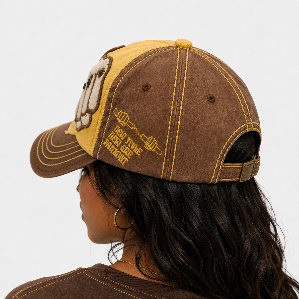 Couvre-Chef Marron Et Jaune Appliqué Poing