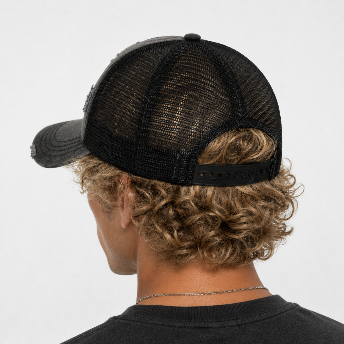 Couvre-Chef Arrière En Maille Broderie Frontale