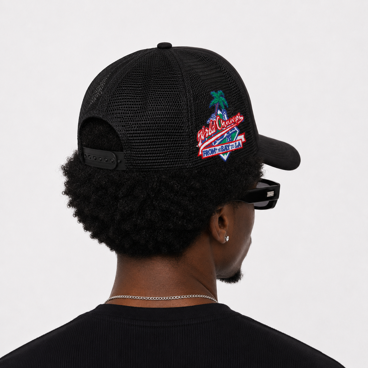 Casquette Snapback LA Noire – Broderie Blanche Style Urbain