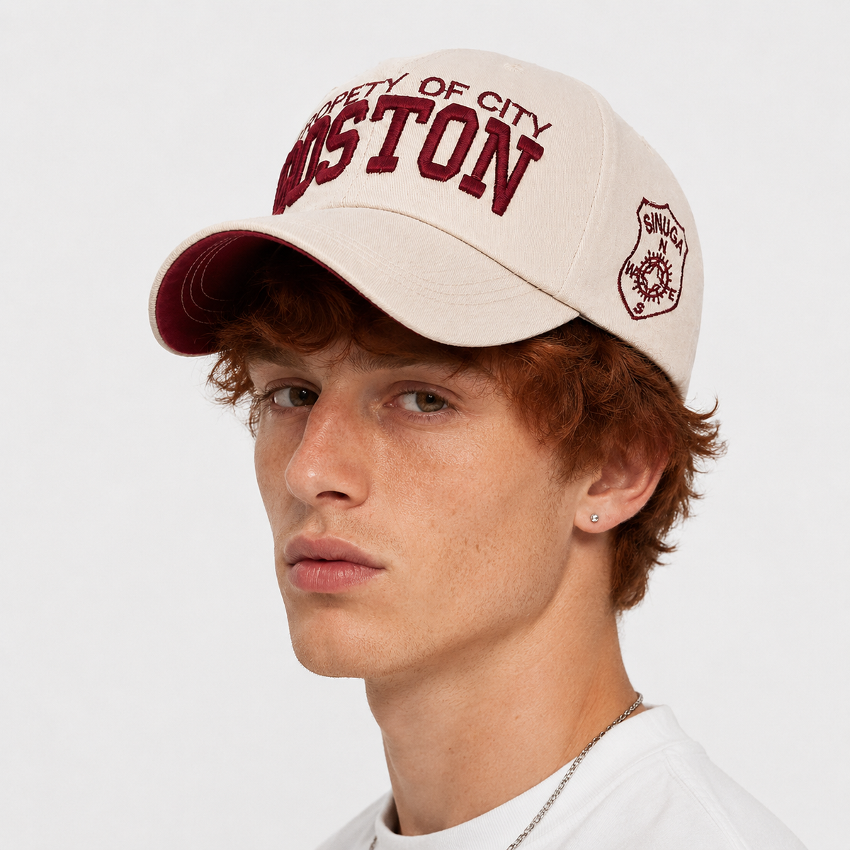Casquette Boston Beige Broderie Bordeaux Style Casual